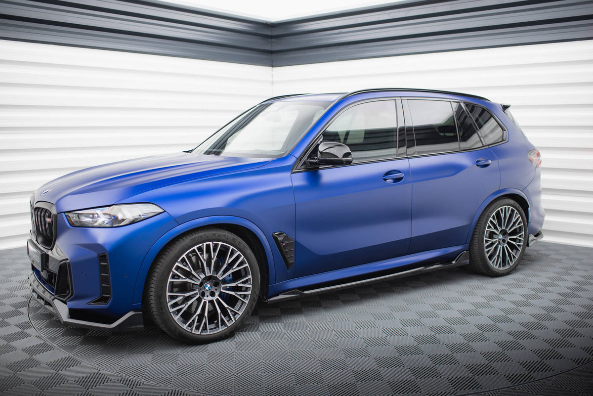Splittersett V.2 montert på BMW X5 G05 Facelift i sort, sett fra skrå vinkel forfra