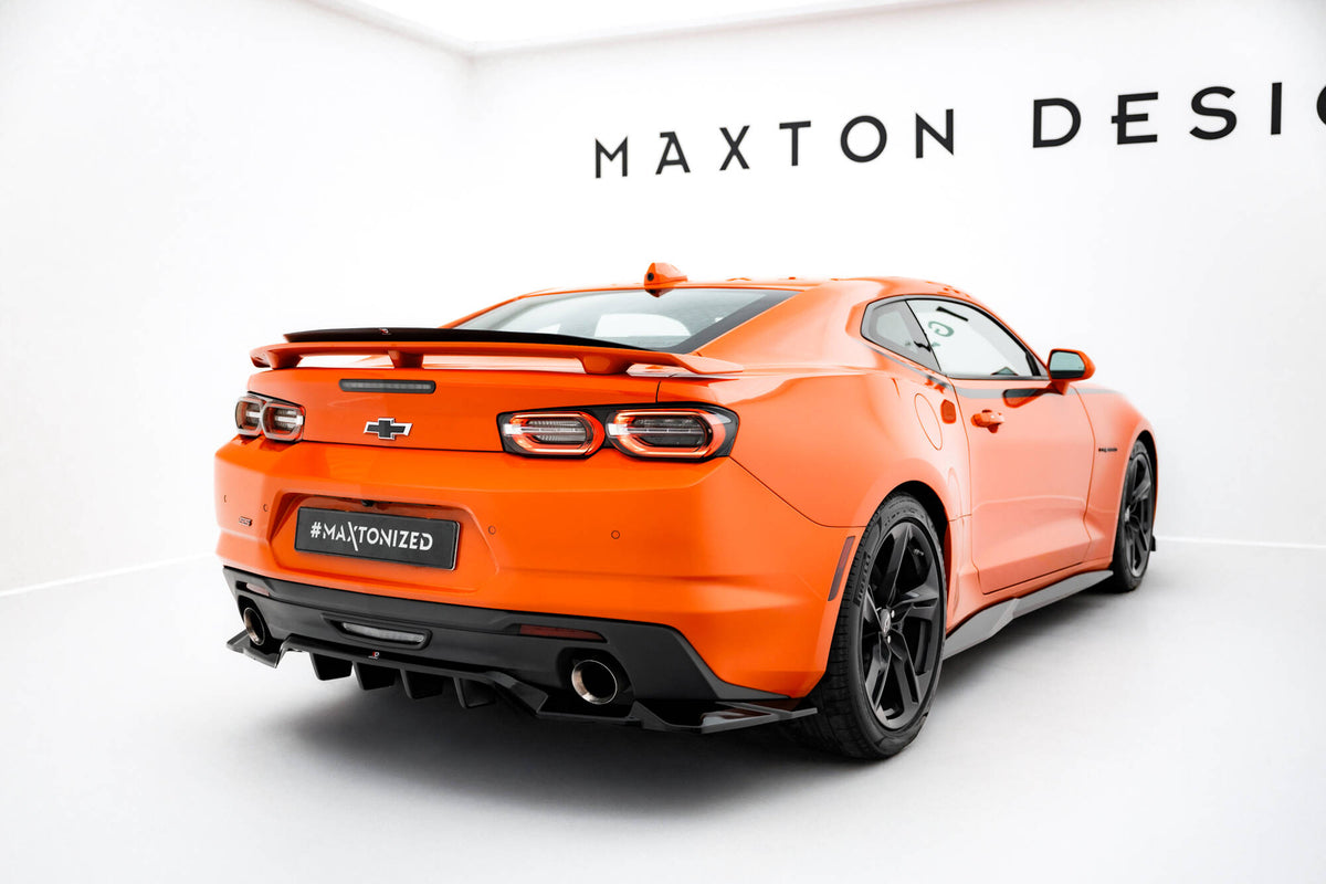 Sideskjørt diffusorer fra Maxton Design på Camaro SS MK6 Facelift i nærbilde