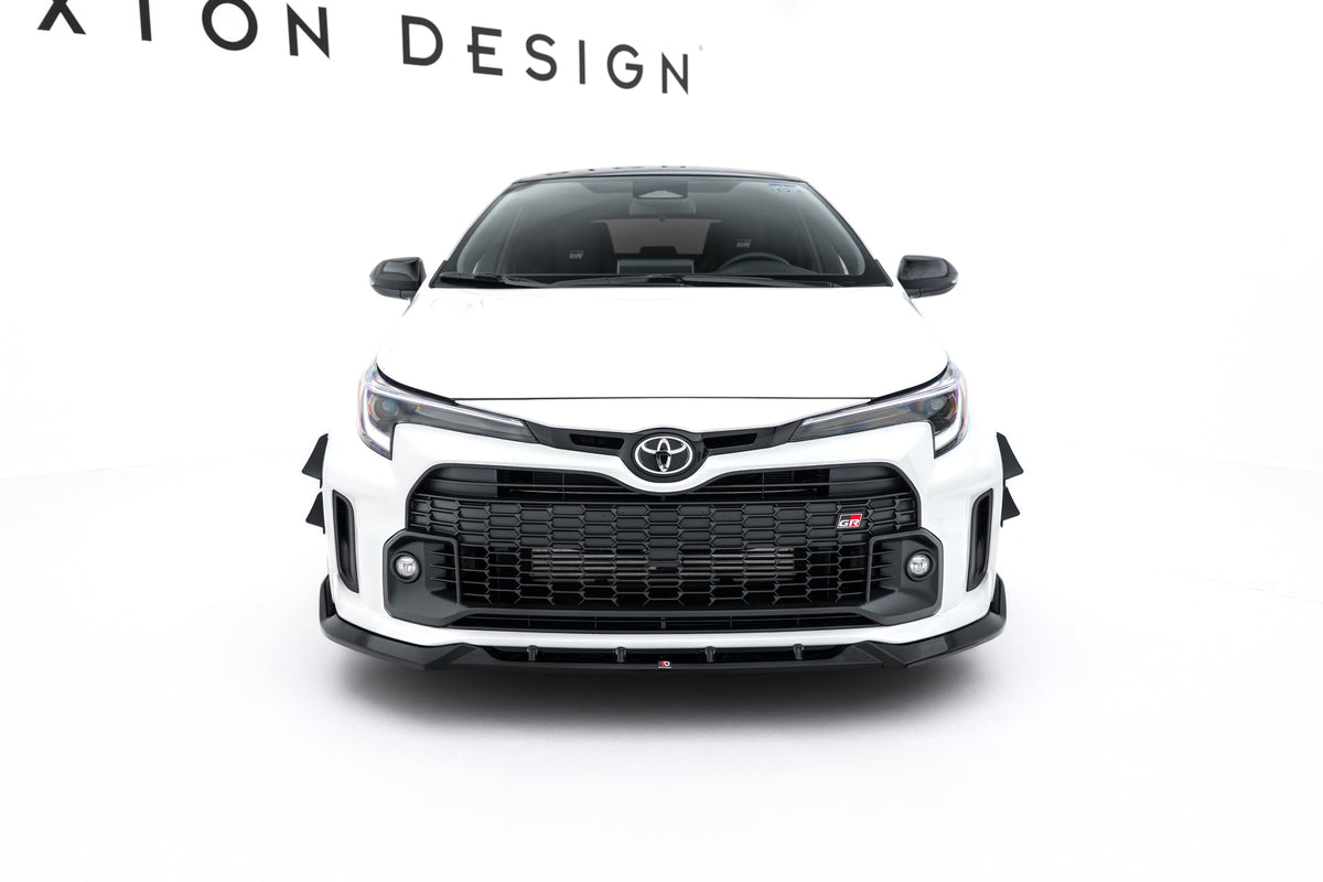 Splittersett V.2 for Toyota GR Corolla MK12, skrått bakfra fra venstre med spoiler cap i fokus