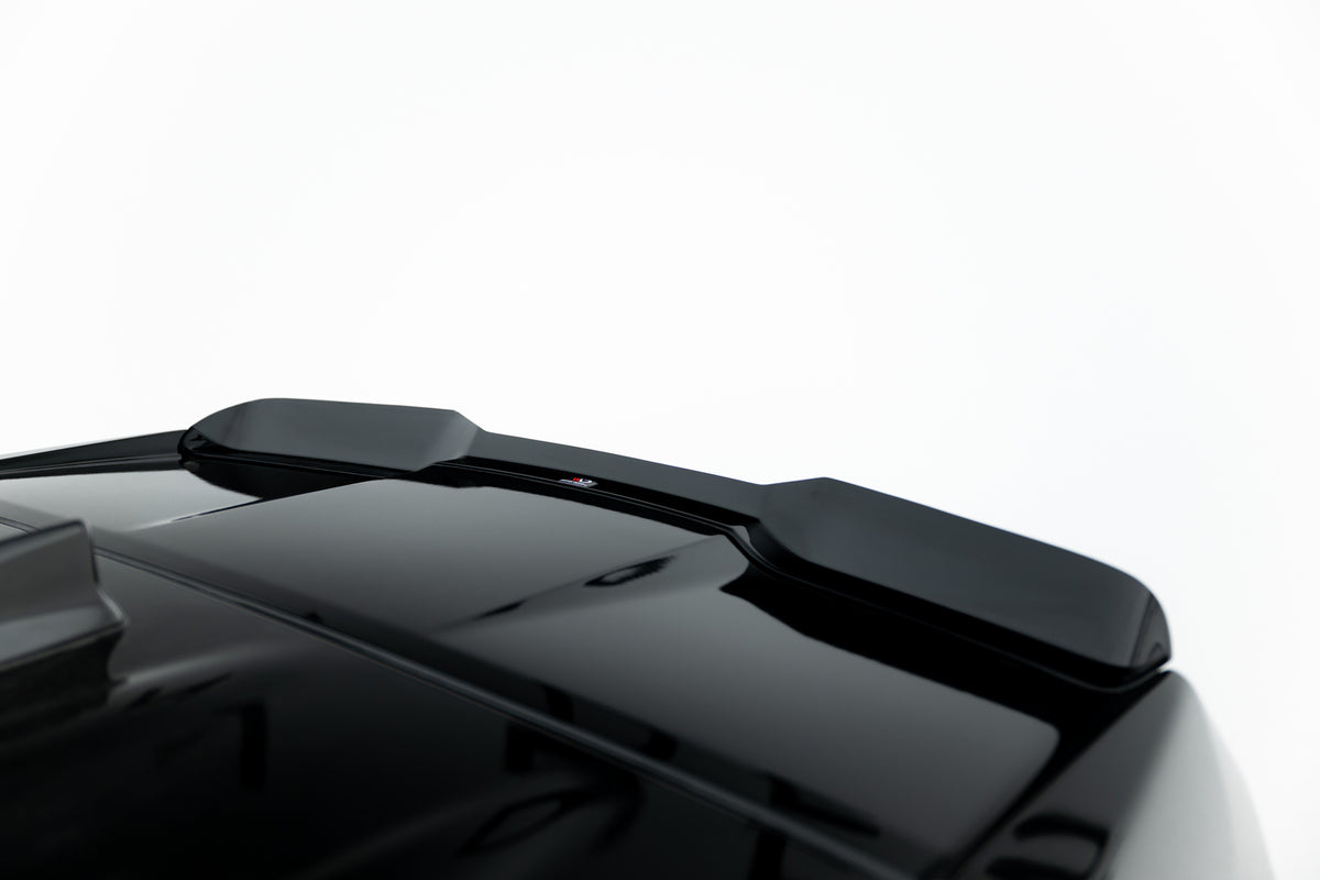 Bakre splitter med vertikale stenger for Toyota Highlander MK4 vist bakfra