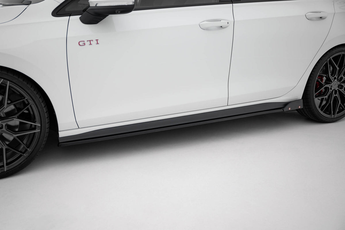 Front- og sideplitter V.2 til VW Golf 8 GTI Facelift – detalj av overgangen mellom del og karosseri