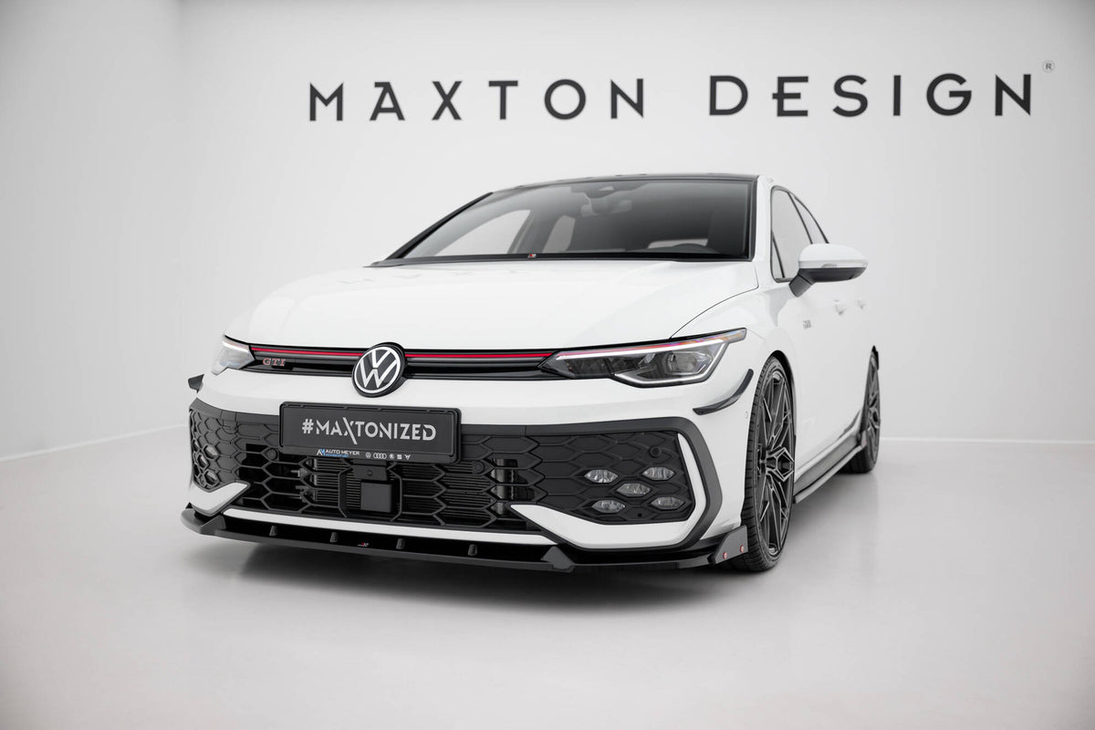 Bodykit splitter V.2 VW Golf 8 GTI Facelift sett skrått forfra