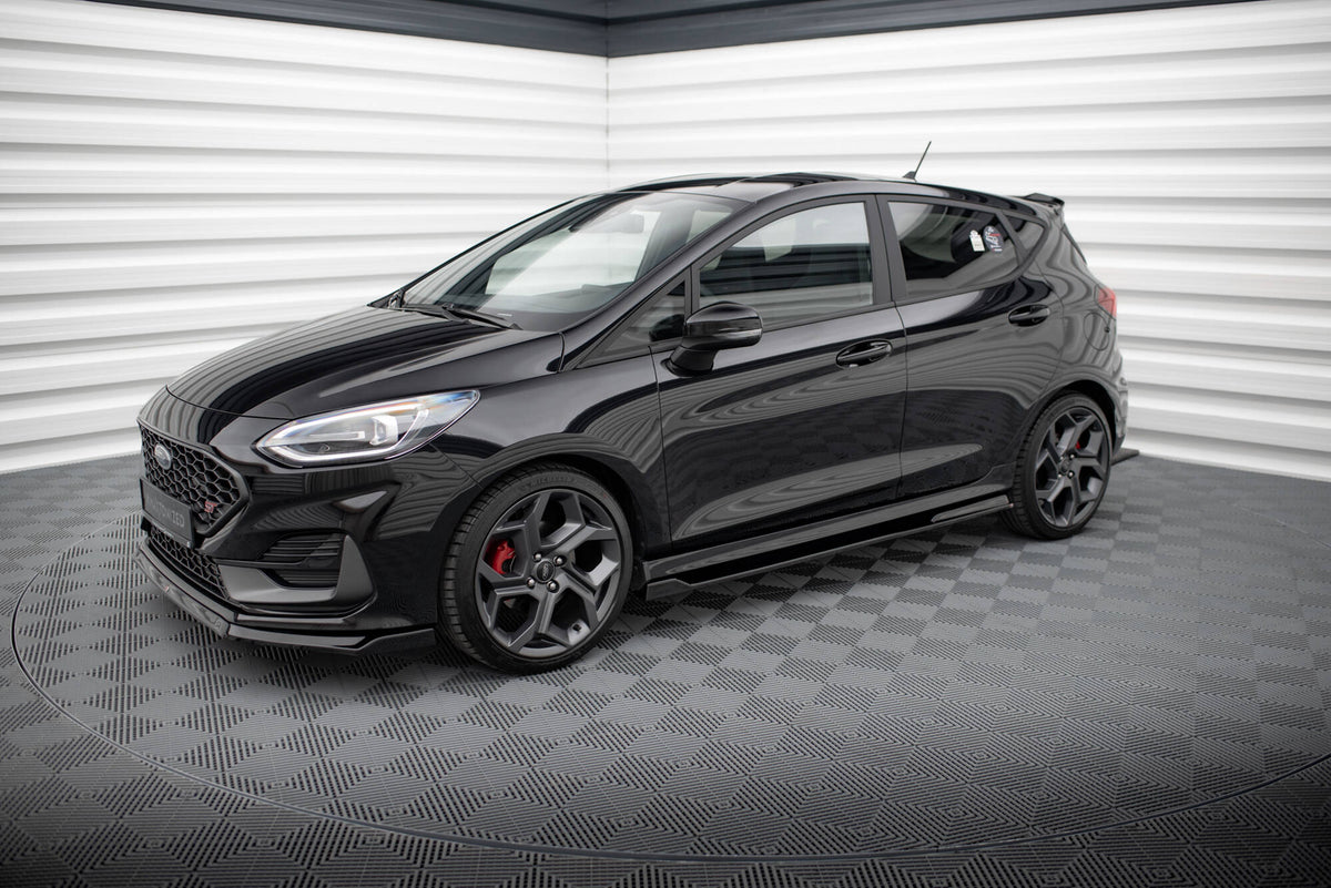 Splittersett V.3 for Ford Fiesta ST MK8 Facelift montert på bil, sett forfra