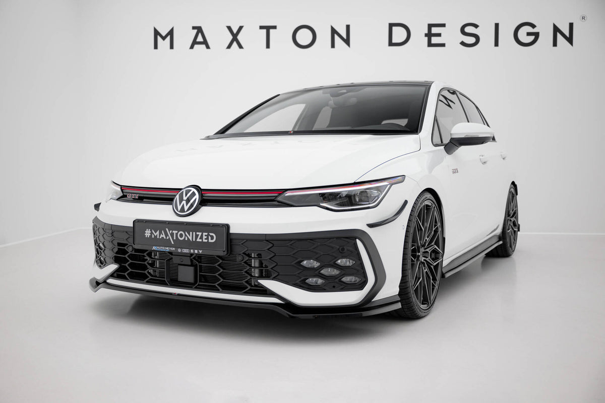 Bodykit splitter V.3 til VW Golf 8 GTI Facelift montert på VW Golf 8 i kjøremiljø