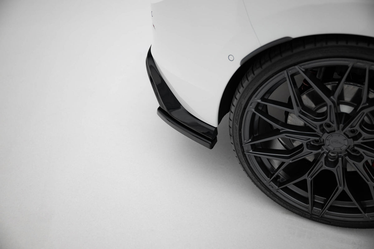 Bodykit splitter V.3 for VW Golf 8 GTI Facelift sett skrått forfra