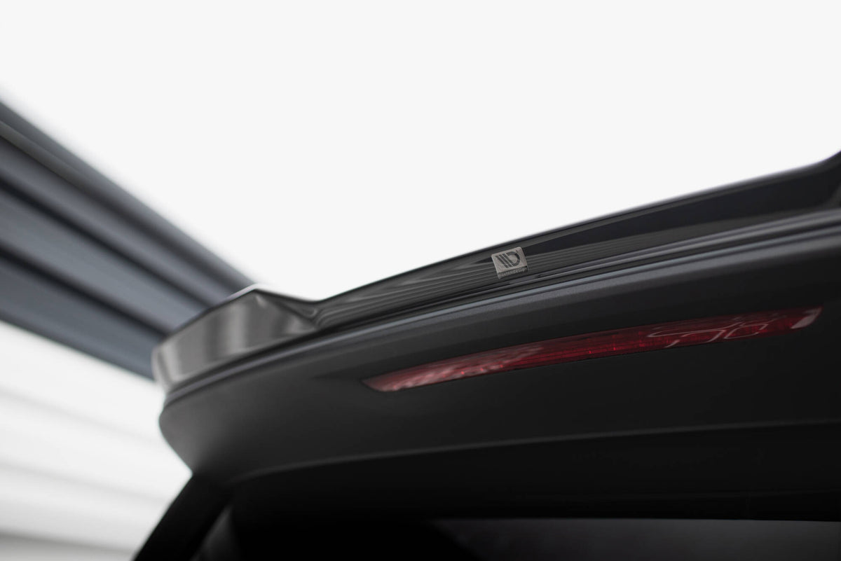 Front splitter fra Maxton Design montert på VW Multivan T7, sett forfra