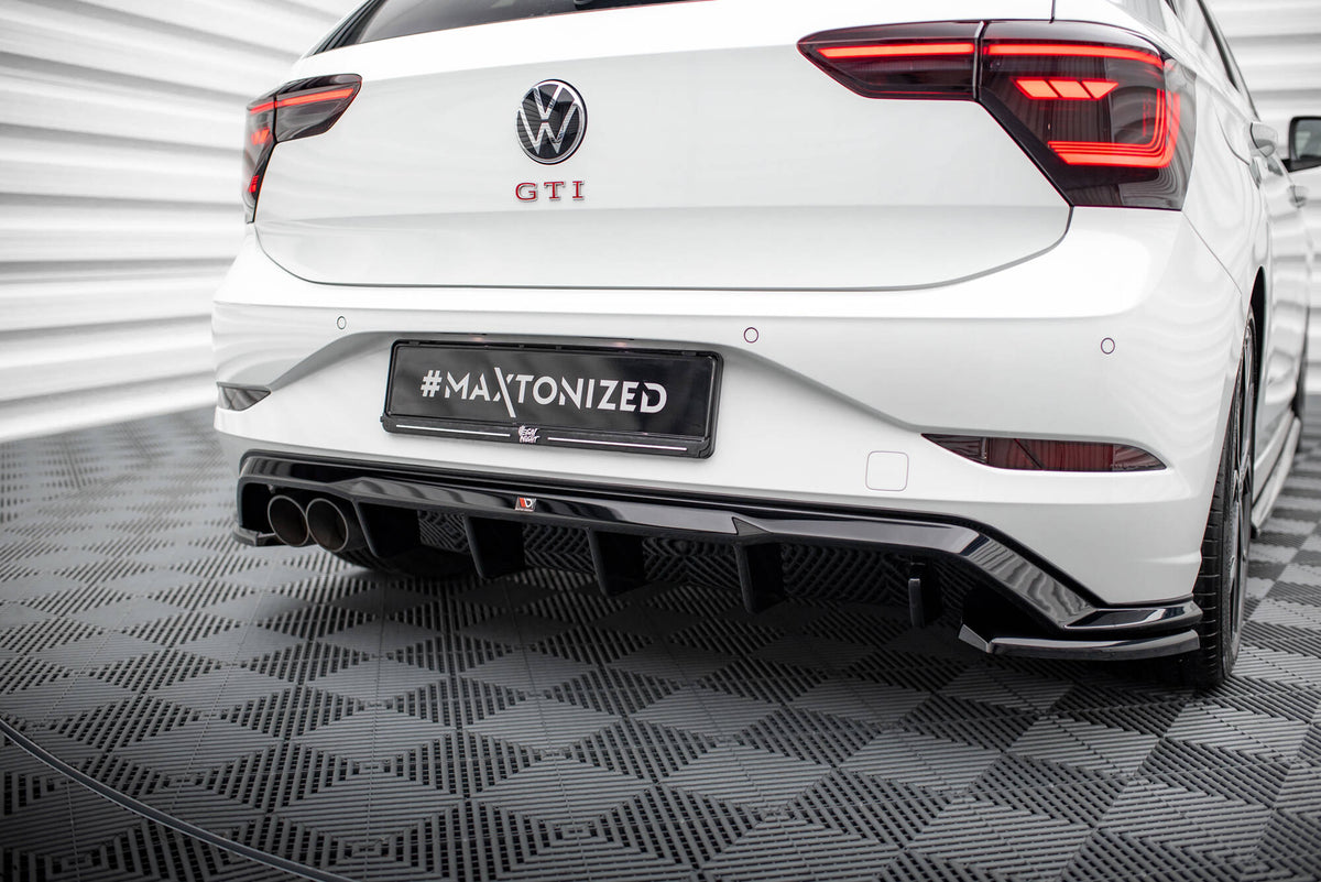 Bakvalance og bak side splittere på VW Polo GTI MK6 Facelift skrå vinkel