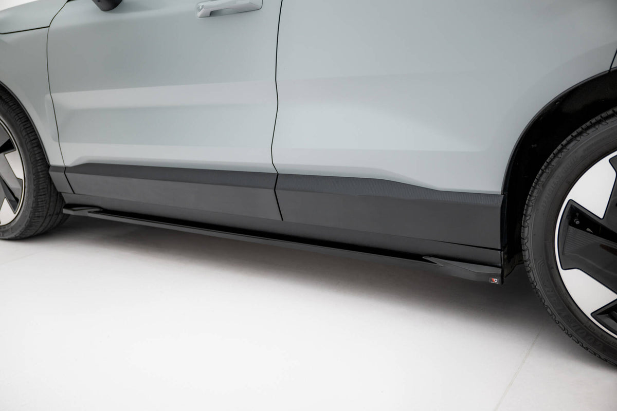 Sideskjørt diffusorer fra Maxton Design på Volvo EX30 i nærbilde