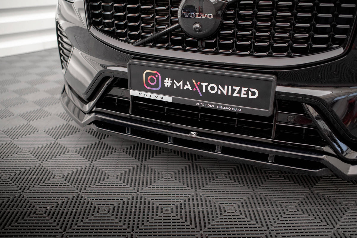 Splittersett Volvo XC60 R-Design MK2 Facelift fra Maxton Design, produktbilde i svart blank ABS-plast