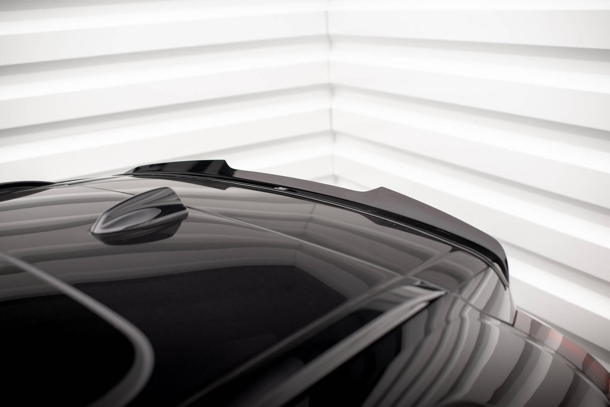 Splittersett XC60 R-Design Facelift sett bakfra, diffuser i svart blank plast
