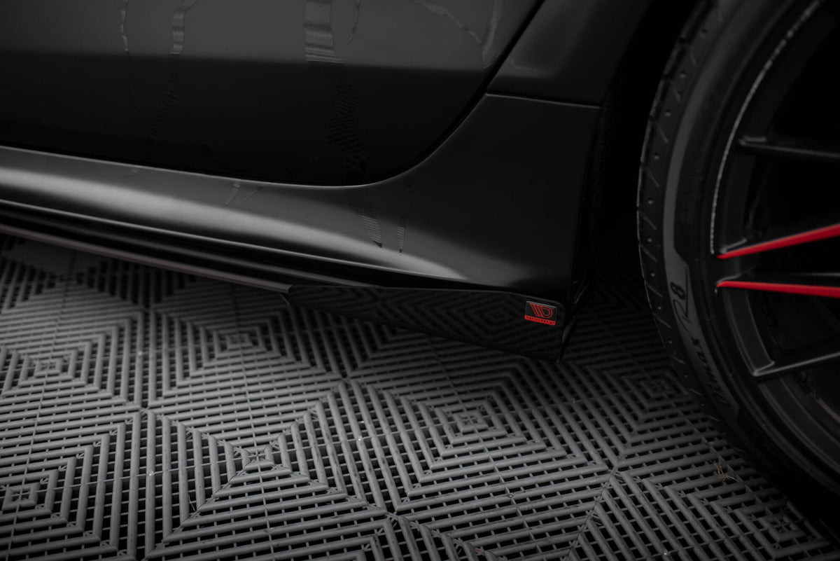 Sideflaps Street Pro til Audi A7 C7 RS7 Look i matt svart, sett forfra