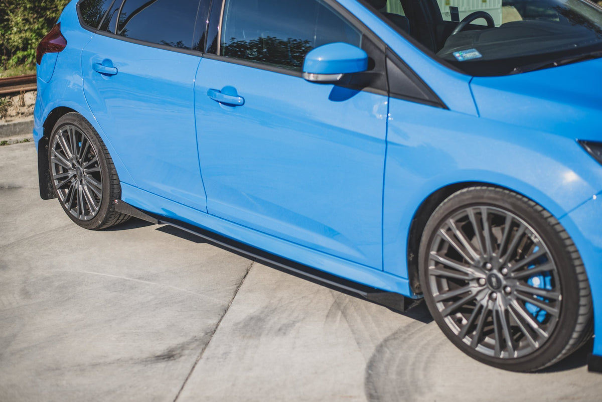 Nærbilde av CNC-skåret kantfinish på sideflaps til Ford Focus RS MK3