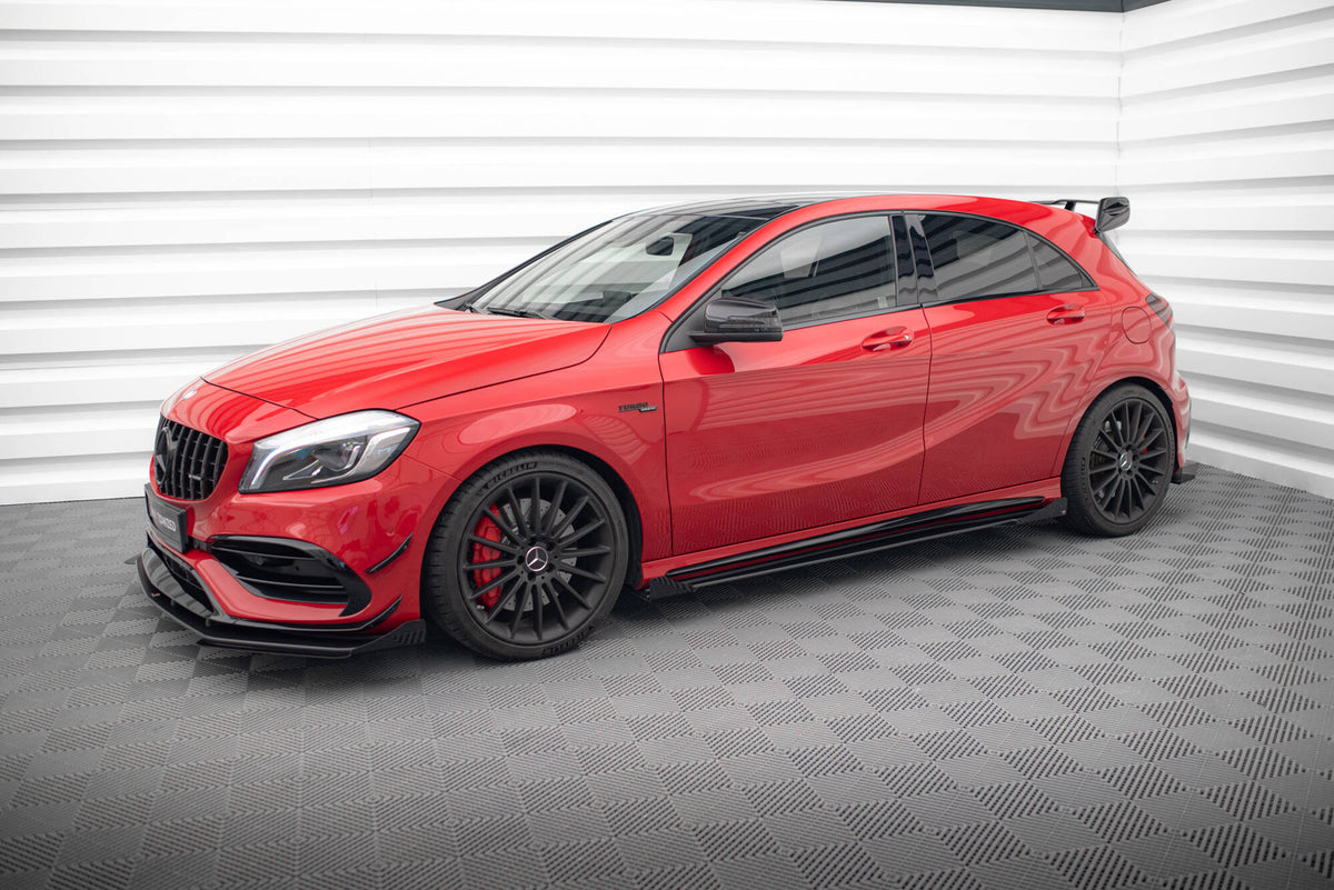 Maxton Design sideflaps for A 45 AMG W176 Facelift vist fra skrå vinkel
