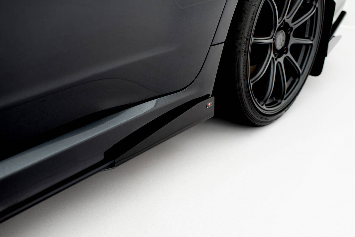 Sideflaps til Subaru Impreza WRX STI MK3 Facelift i matt svart ABS-plast, sett ovenfra