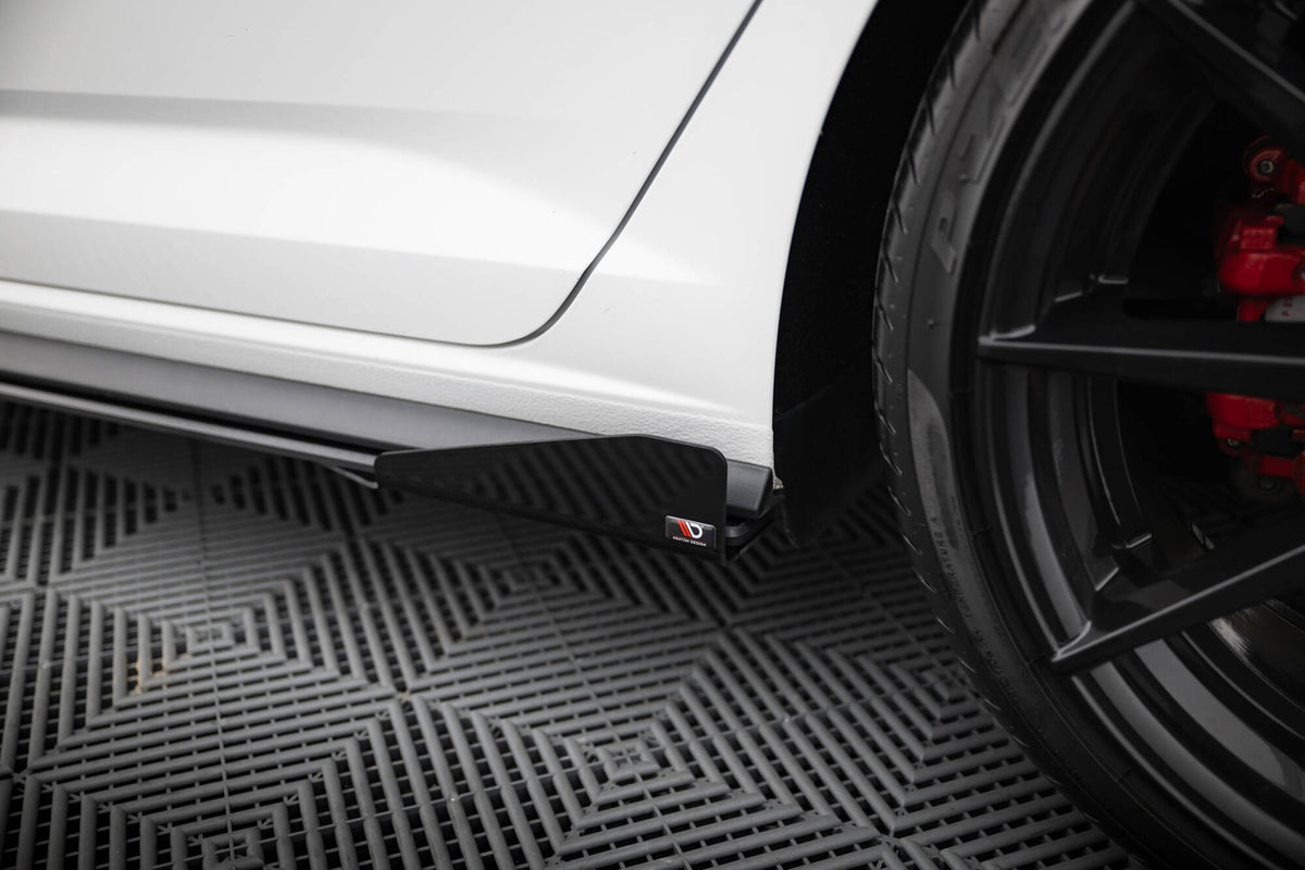 Street Pro sideflaps for VW Jetta GLI MK7 i blank svart, sett ovenfra