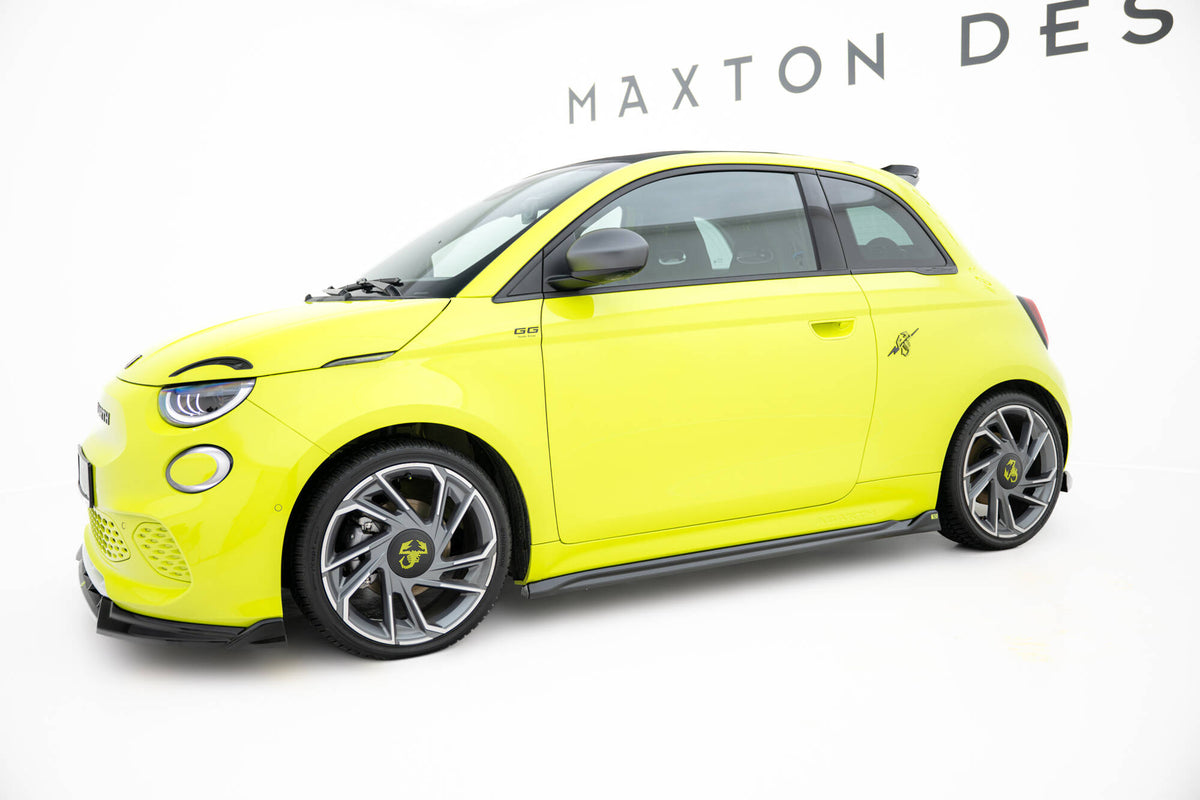 Sideskjørt fra Maxton Design montert på Abarth 500e, sidevisning