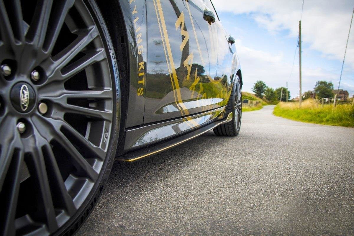 Sideskjørt diffusers 'aero' Ford Focus Mk3 Rs vist montert