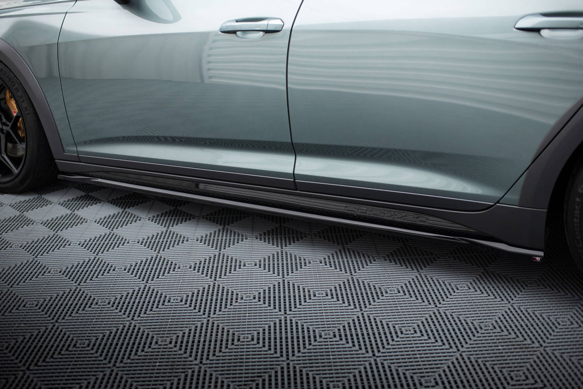 Nærbilde av teksturert sort ABS-overflate på sideskjørt diffusor for A6 Allroad C8