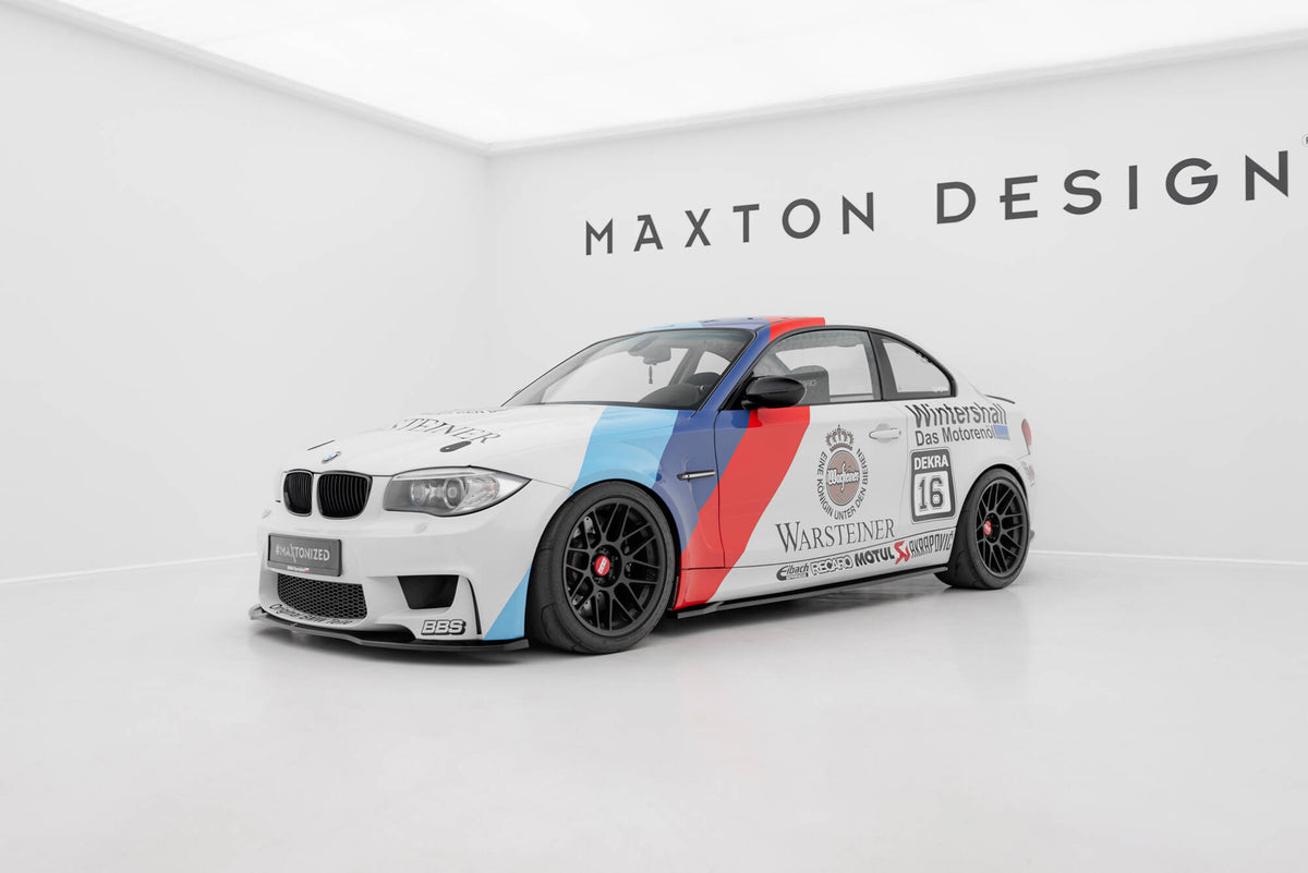 Nærbilde av Maxton Design sideskjørt på BMW E82 1 M Coupe med aggressiv profil