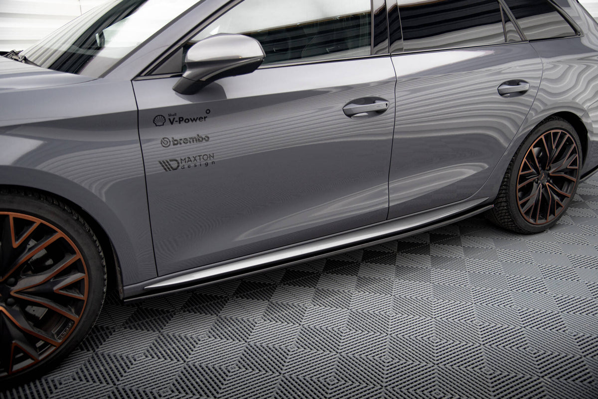 Sideskjørt diffusorer til Cupra Leon Aero MK1 sett ovenfra på hvit bakgrunn