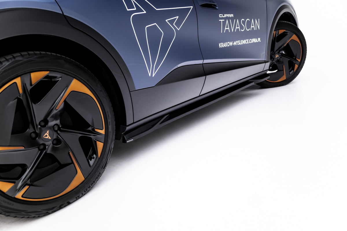 Detalj av ABS-diffuser til sideskjørt på Cupra Tavascan Mk1