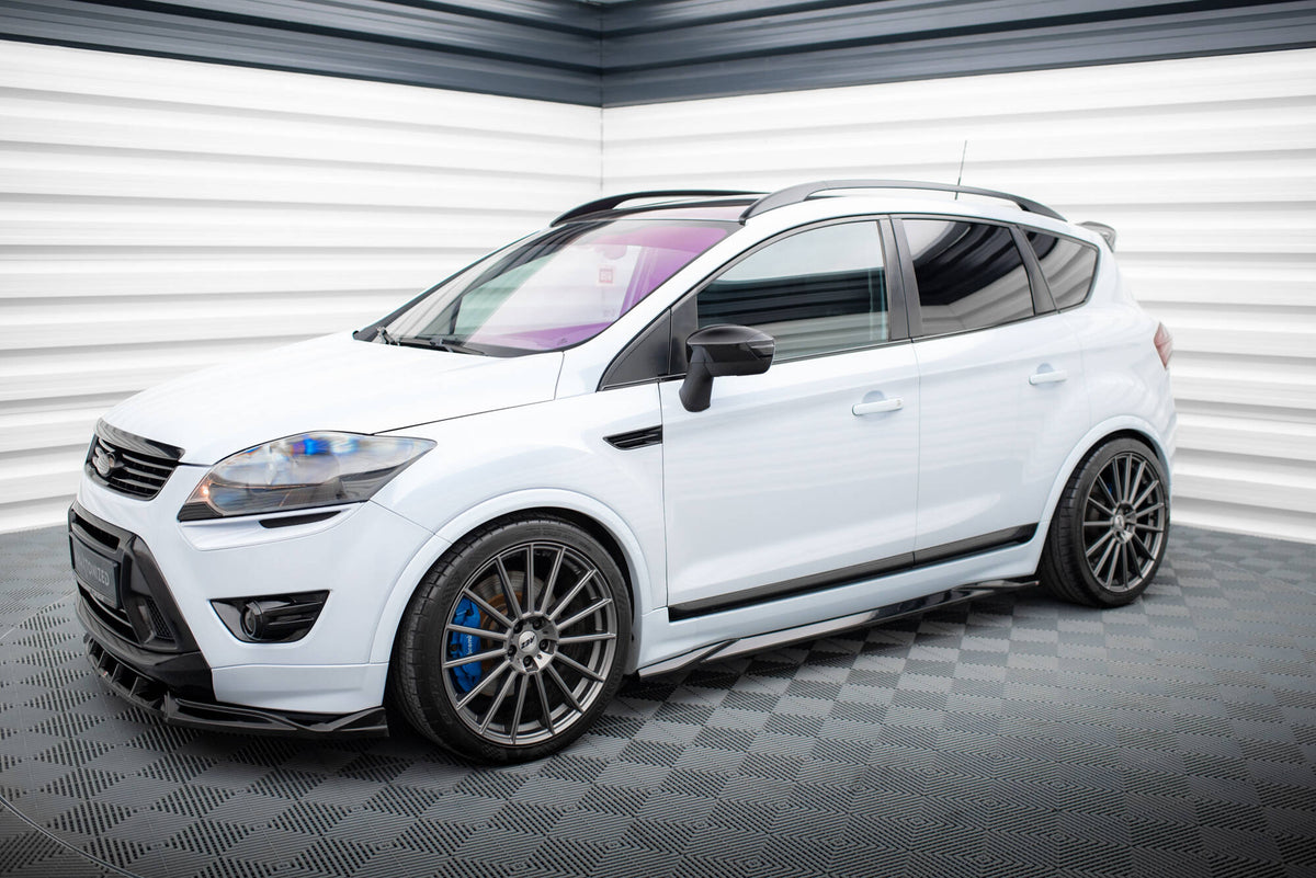 Maxton Design sideextension for Ford Kuga ST MK1 i nærbilde av overflatetekstur