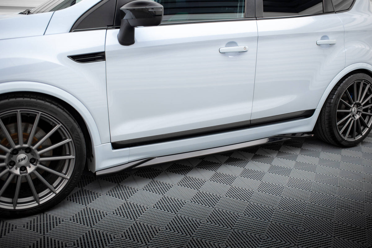 Sideskjørt diffusorer til Ford Kuga ST MK1 vist ovenfra på hvit bakgrunn