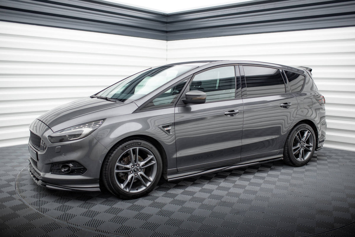 Nærbilde av Maxton Design sideskjørt diffuser montert på Ford S-Max ST-Line