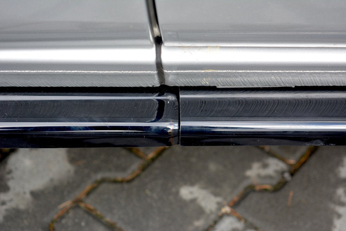 Nærbilde av sideskjørt i ABS-plast for Ford Transit Custom MK1 FL