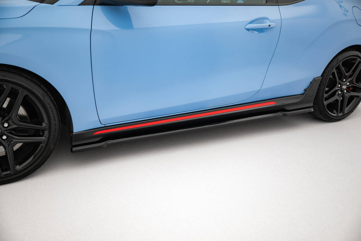 Sideskjørt diffusorer til Hyundai Veloster N MK2 i strukturert svart, sett forfra
