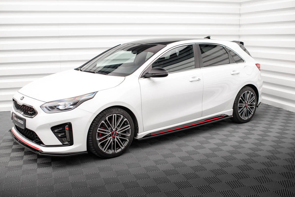 Maxton Design sideskjørt montert på Kia Ceed GT MK3 sett fra siden