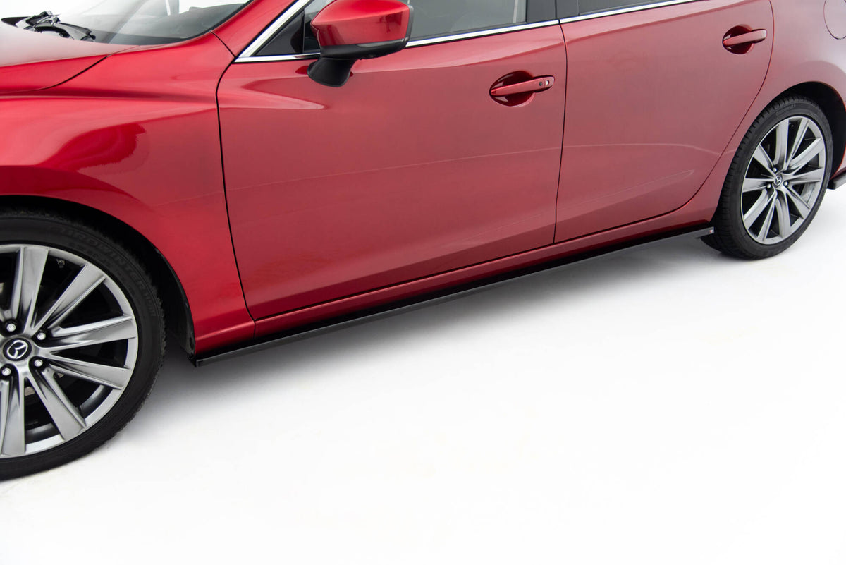 Sideskjørt diffusorer til Mazda 6 Sedan MK3 Facelift sett ovenfra på hvit bakgrunn