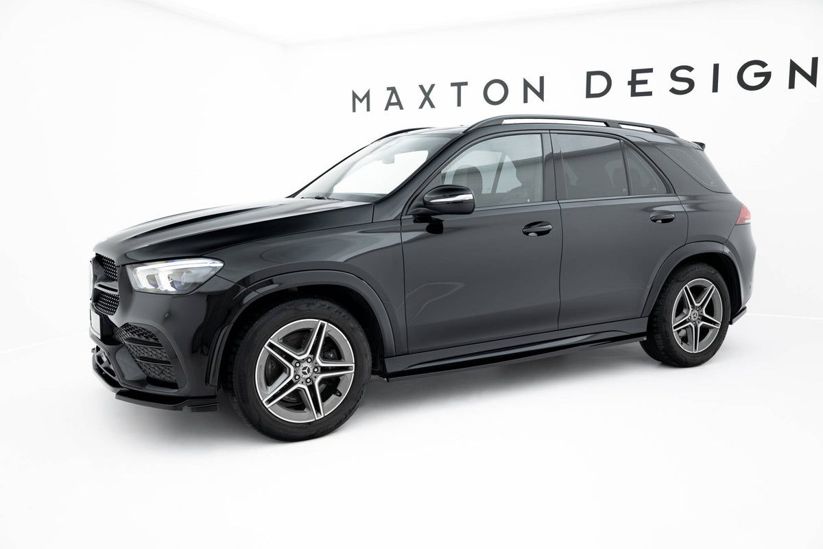 Sideskjørt V2 sort ABS-plast montert på Mercedes GLE W167 sideperspektiv