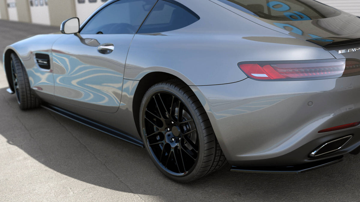 Sideskjørt i ABS-plast til Mercedes AMG GT C190 Facelift fra skrå vinkel