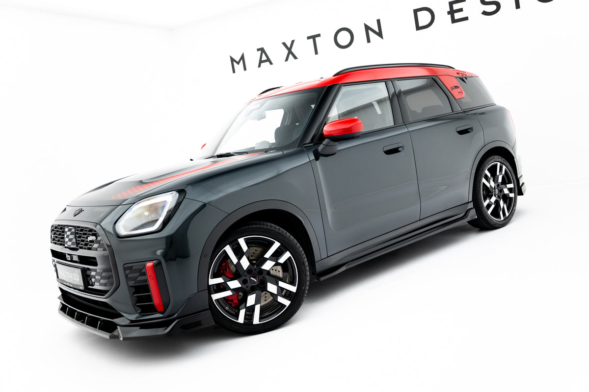 Nærbilde av sideskjørt diffuser for Mini Countryman JCW U25 med strukturert overflate