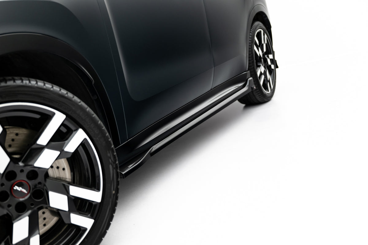 Sideskjørt diffusorer til Mini Countryman JCW U25 vist ovenfra på flat bakgrunn