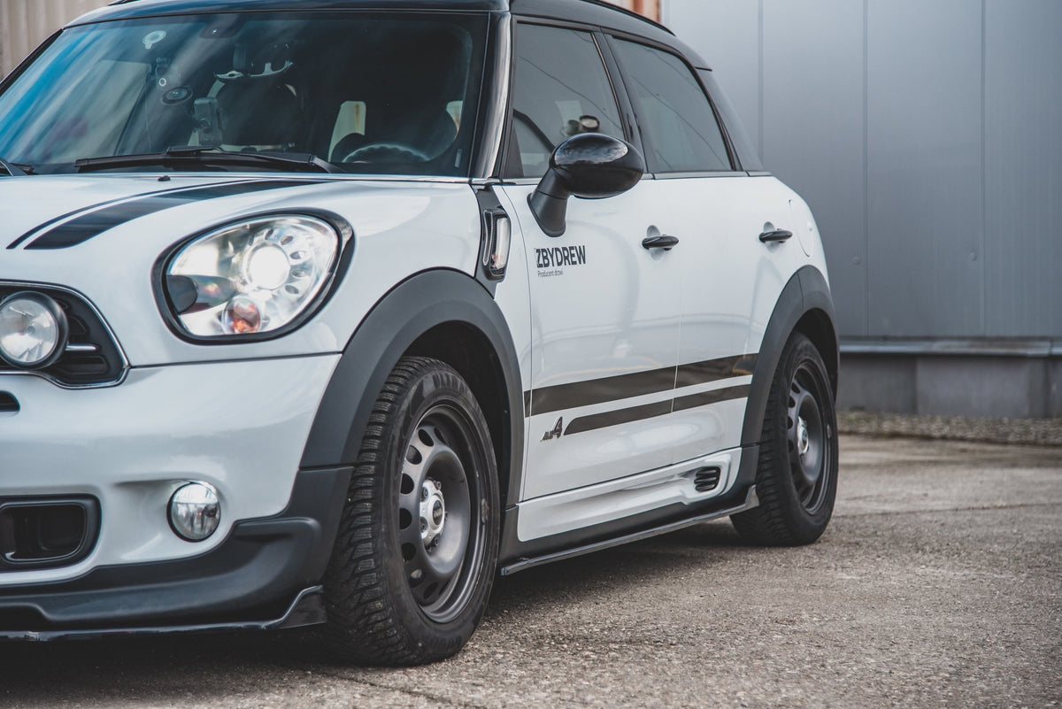 Sideskjørt diffusorer til Mini Countryman JCW R60 sett ovenfra på hvit bakgrunn