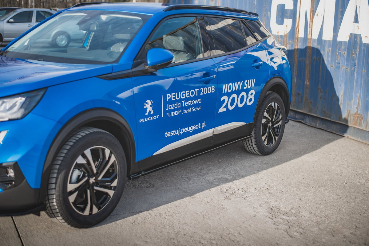 Sideskjørt-diffusorer til Peugeot 2008 MK2 i sort ABS-plast, sett ovenfra med begge sider