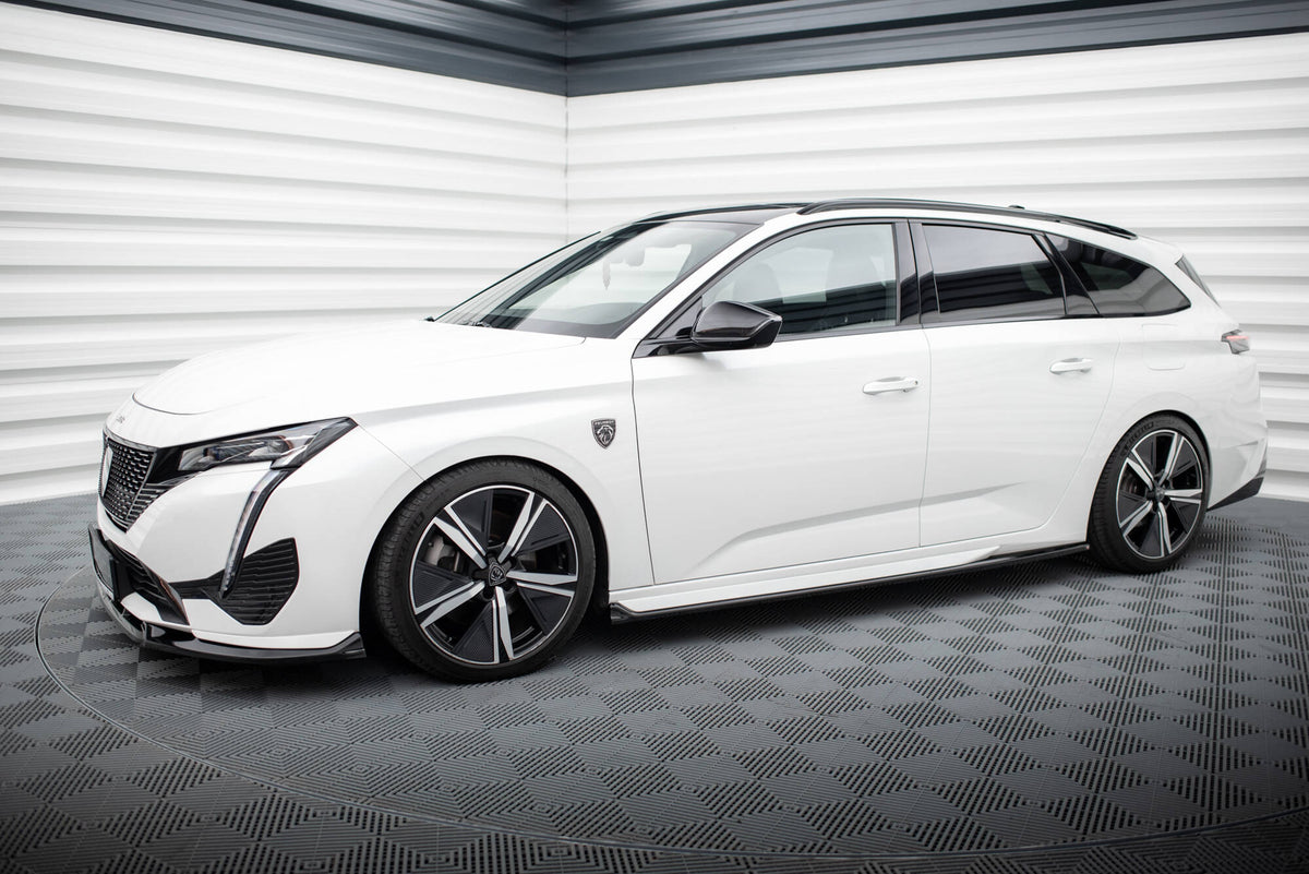 Maxton Design sideskjørt montert på Peugeot 308 GT stasjonsvogn, sidevinkel