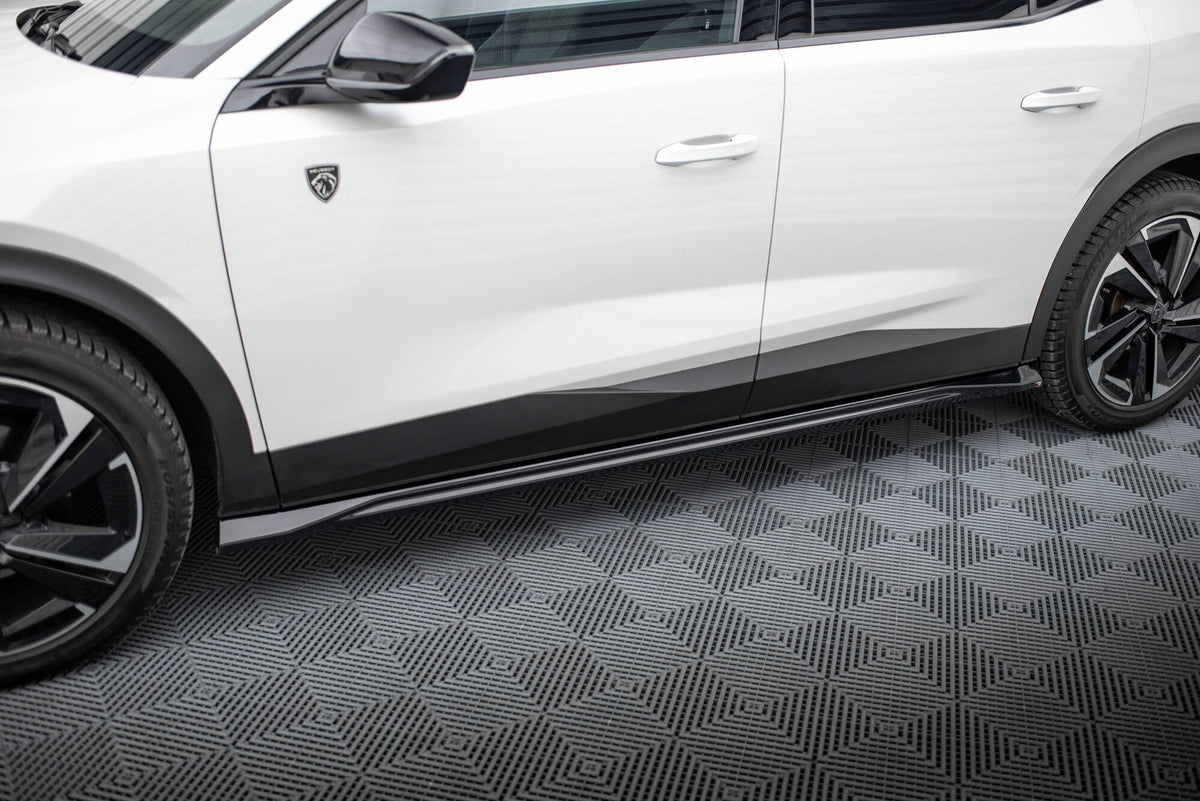 Sideskjørt diffusorer til Peugeot 408 MK1 sett ovenfra på hvit bakgrunn
