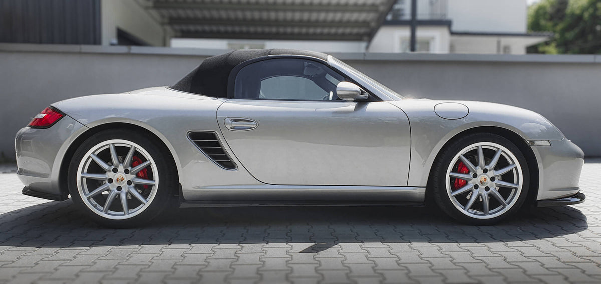 Sideskjørt-diffusorer til Porsche Boxster 987 i sort finish sett ovenfra