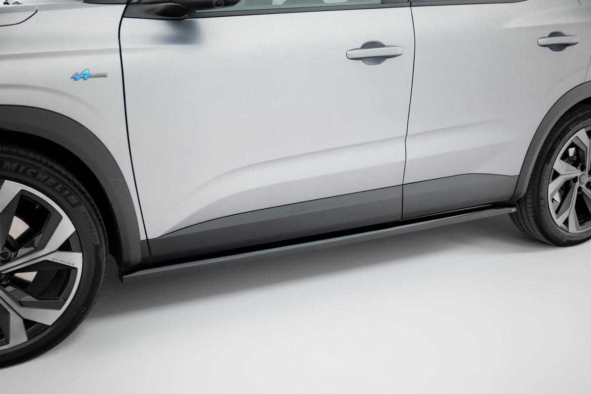 Sideskjørt diffusorer til Renault Austral MK1, sett ovenfra mot sort bakgrunn