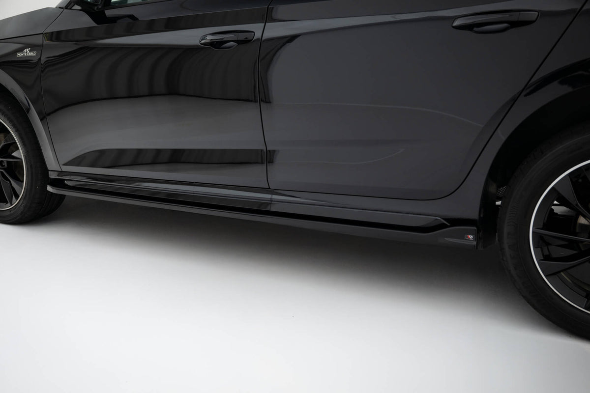 Maxton Design sideskjørt diffusor montert på Skoda Kamiq, sett fra siden