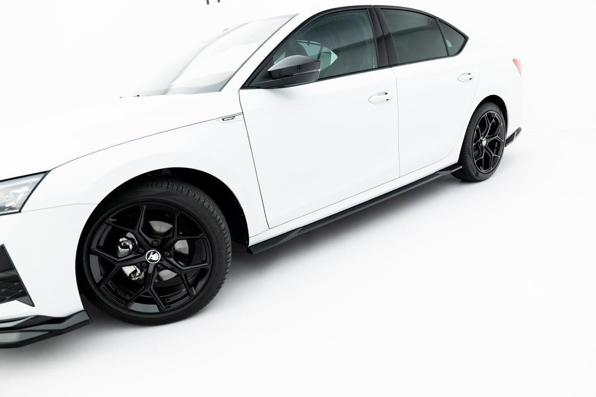 Sideskjørt diffusers i blank sort ABS til Skoda Octavia Sportline Mk4 Facelift