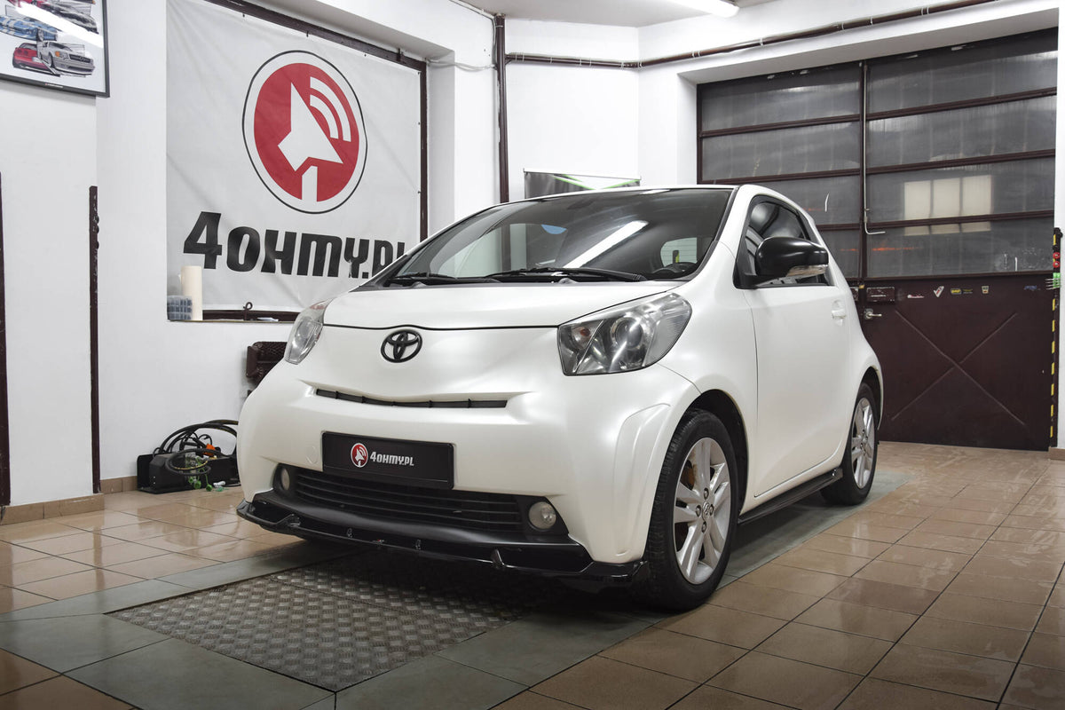 Maxton Design sideskjørt for Toyota IQ montert på bilen, sidevisning