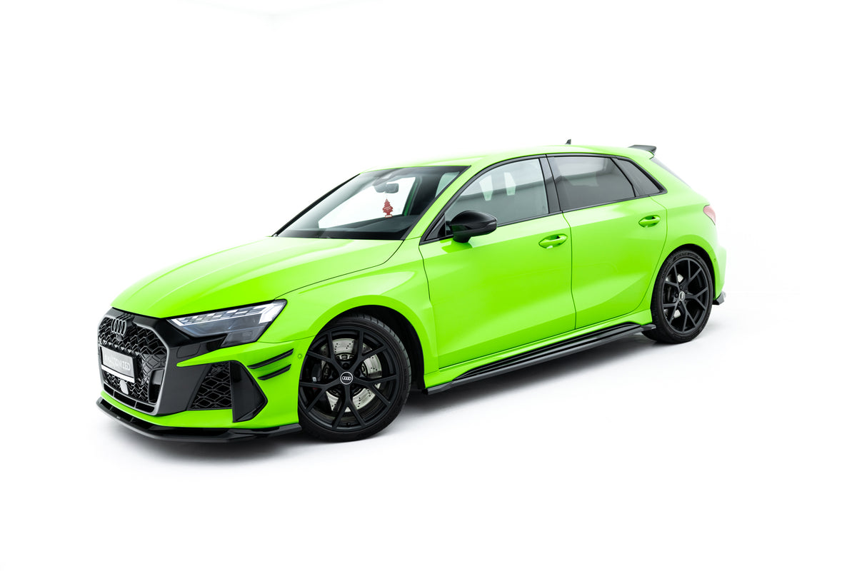 Nærbilde av sideskjørt diffuser for Audi RS3 Sportback 8Y Facelift
