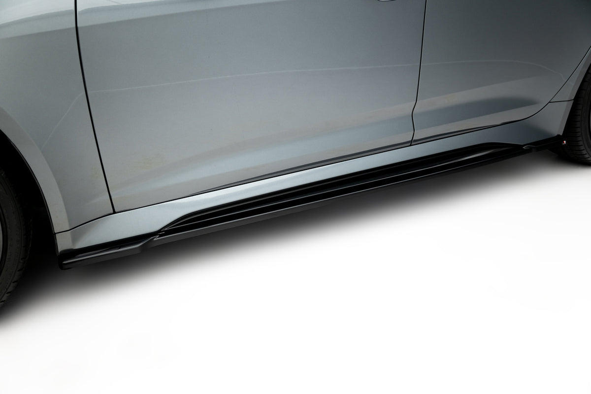 Sideskjørt diffusers montert på venstre side av Audi RS6 C8