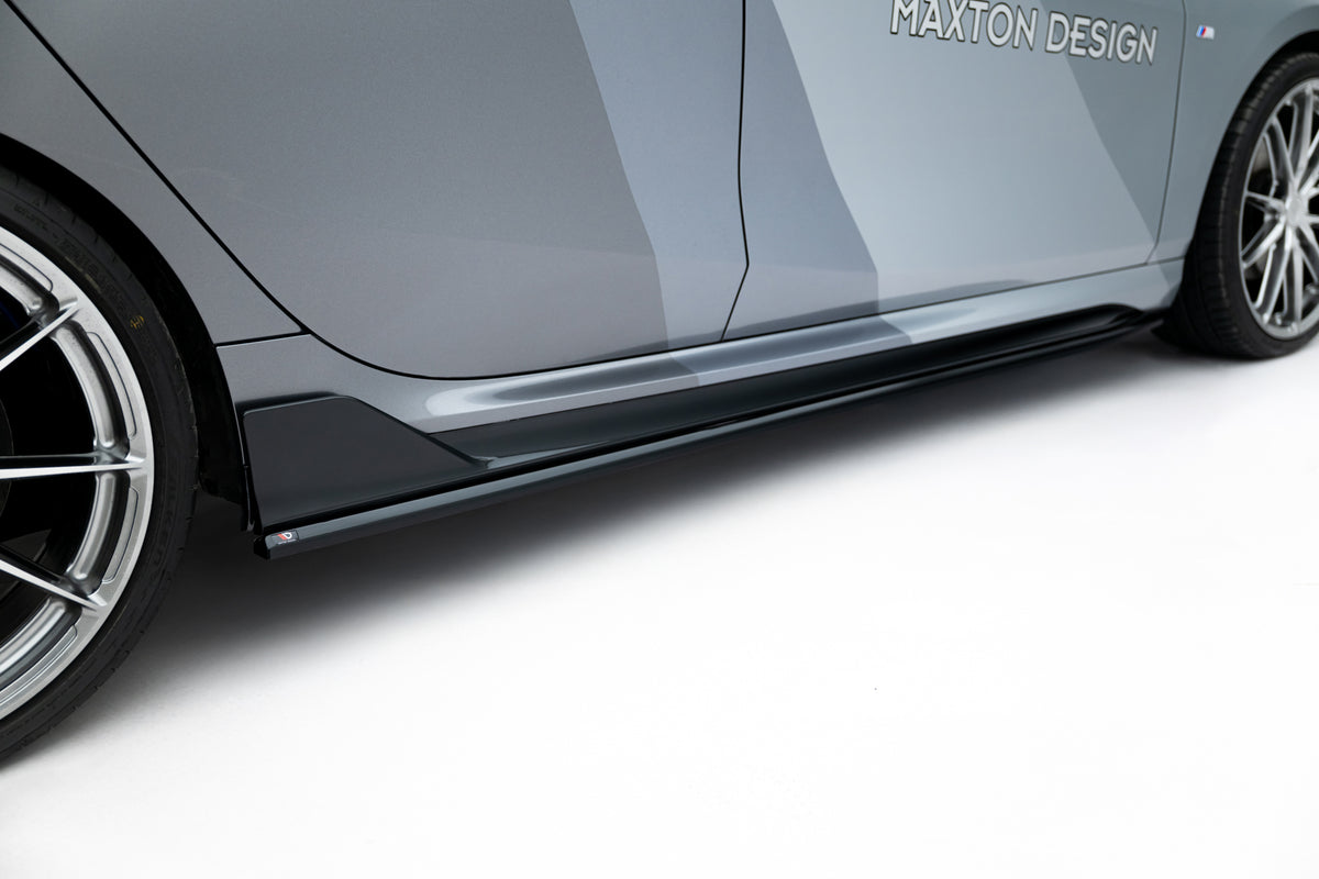 Sideskjørt diffusers V.1 i blank sort ABS til BMW M135i M Performance F70