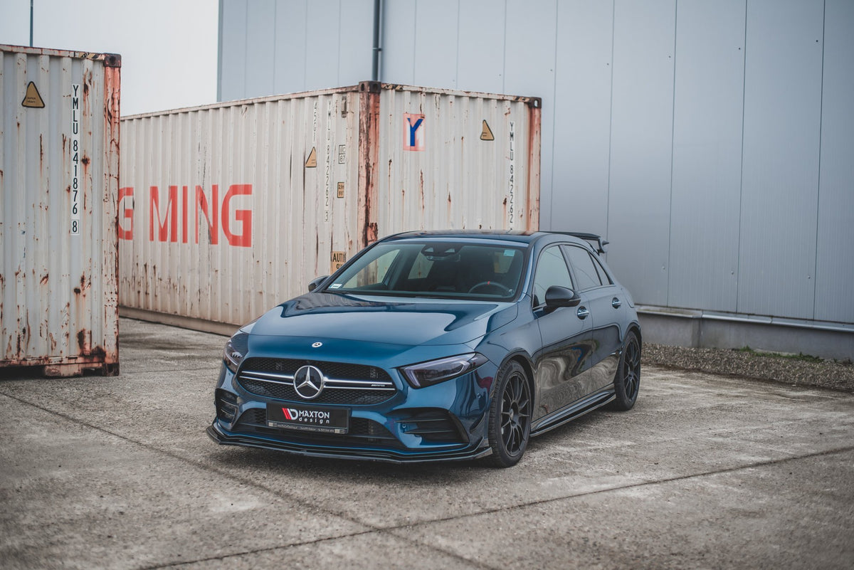 Nærbilde av Maxton sideskjørt diffusor i ABS-plast til Mercedes A-Klasse W177