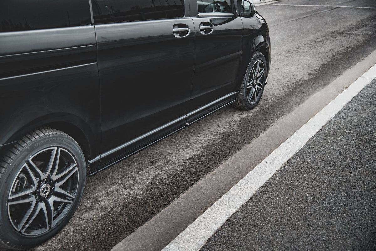 Sideskjørt diffusorer V.1 for Mercedes V-Class Long AMG-Line W447 sett i skrå vinkel